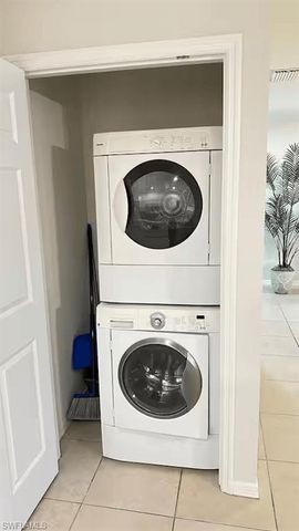 627 SE 13th Ter Apt D, Cape Coral, FL 33990