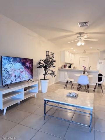 627 SE 13th Ter Apt D, Cape Coral, FL 33990