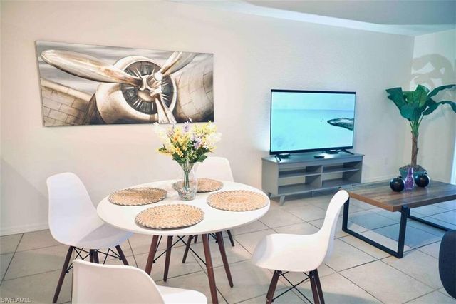 627 SE 13th Ter Apt D, Cape Coral, FL 33990