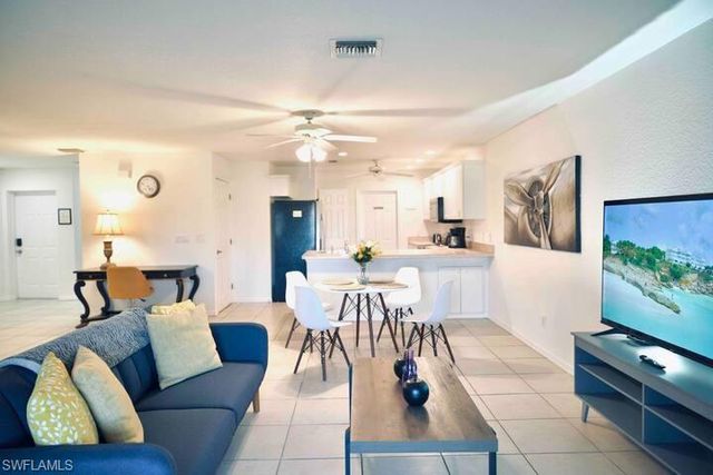 627 SE 13th Ter Apt D, Cape Coral, FL 33990