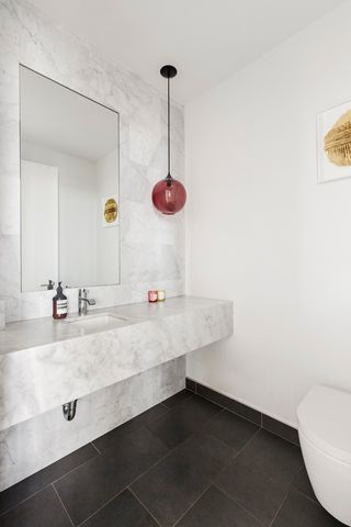 2121 31st St, New York City, NY 11105