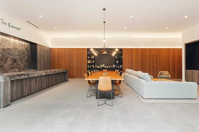 2121 31st St, New York City, NY 11105