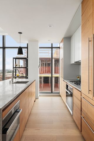 2121 31st St, New York City, NY 11105