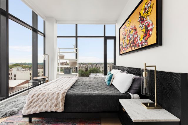 2121 31st St, New York City, NY 11105