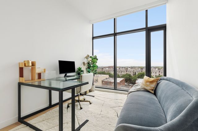 2121 31st St, New York City, NY 11105