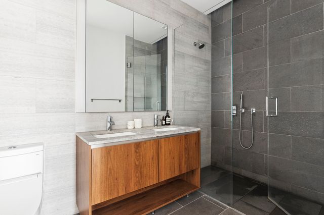 2121 31st St, New York City, NY 11105