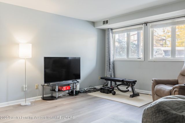 6160 Innkeepers Court 57, East Lansing, MI 48823