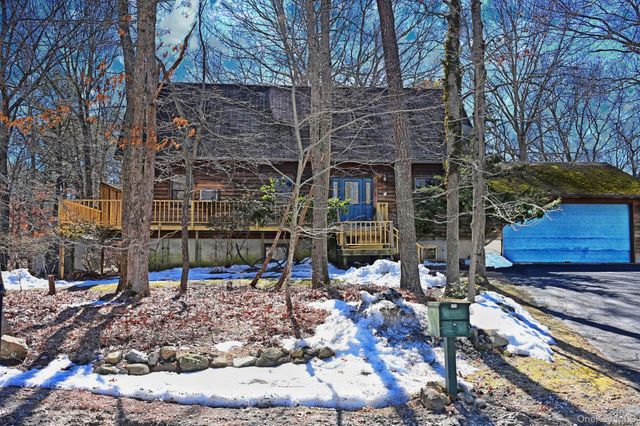 5 Arthur Street, Riverhead, NY 11901