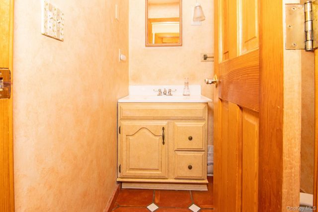 5 Arthur Street, Riverhead, NY 11901