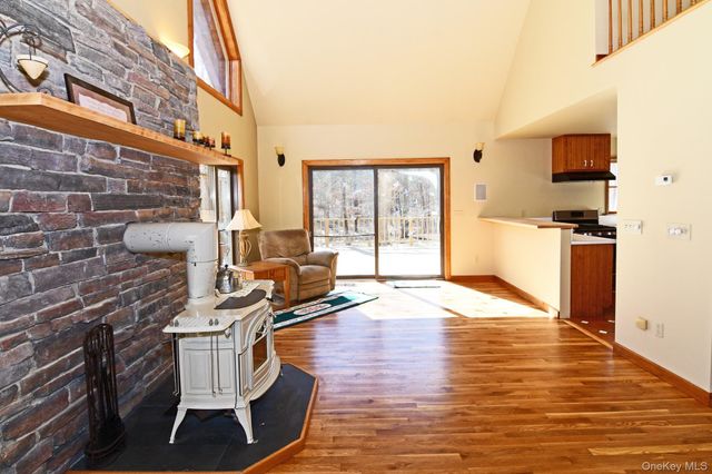 5 Arthur Street, Riverhead, NY 11901