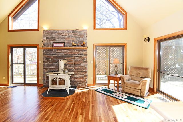 5 Arthur Street, Riverhead, NY 11901