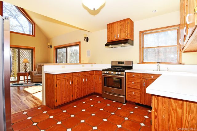 5 Arthur Street, Riverhead, NY 11901