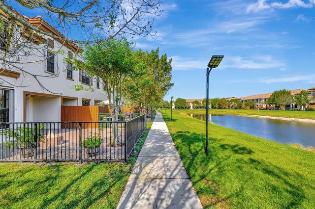 10139 Wellington Parc Drive, Wellington, FL 33449