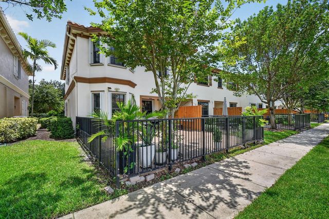 10139 Wellington Parc Drive, Wellington, FL 33449