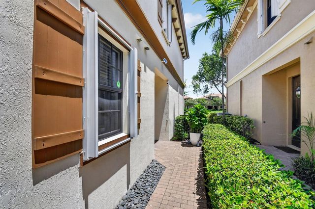 10139 Wellington Parc Drive, Wellington, FL 33449