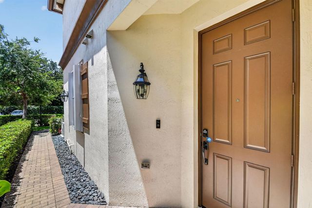 10139 Wellington Parc Drive, Wellington, FL 33449