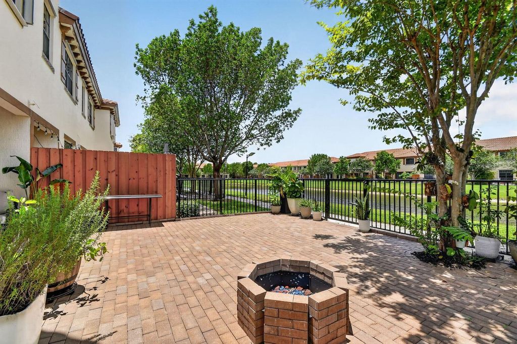 10139 Wellington Parc Drive, Wellington, FL 33449