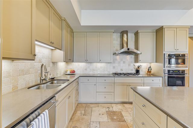 27107 Waterfall Hill PKWY, Spicewood, TX 78669