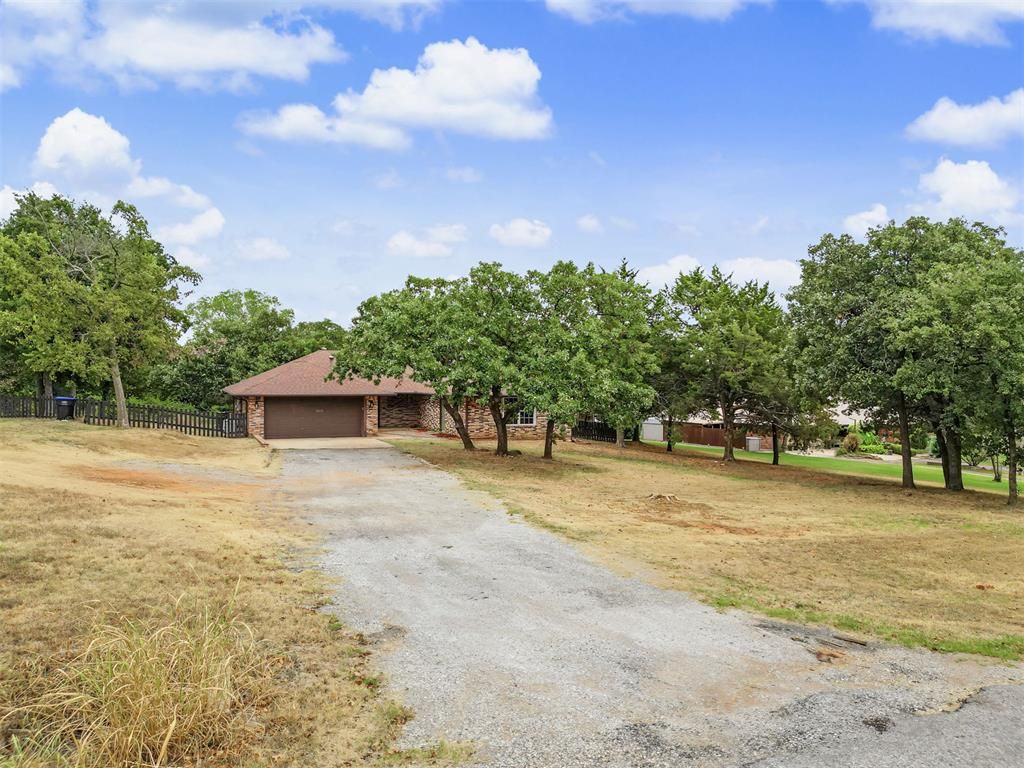 8416 Huckleberry Road, Edmond, OK 73034
