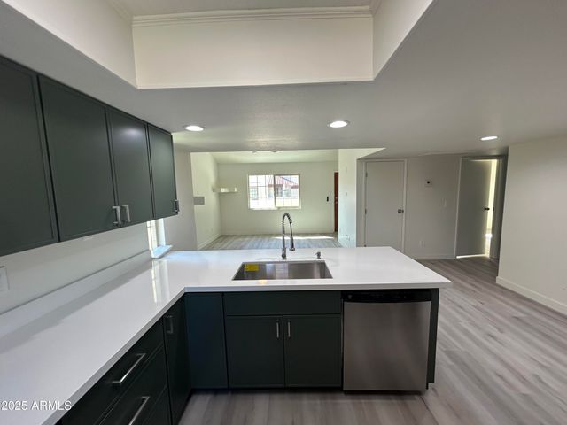 2020 W UNION HILLS Drive, Phoenix, AZ 85027