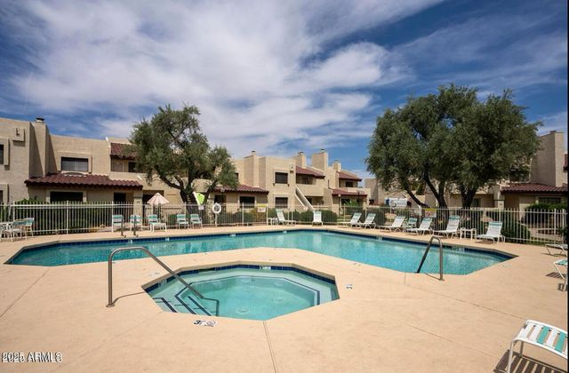 2020 W UNION HILLS Drive, Phoenix, AZ 85027