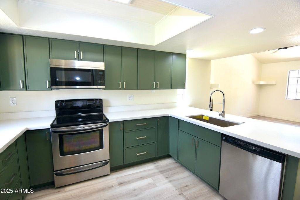 2020 W UNION HILLS Drive, Phoenix, AZ 85027