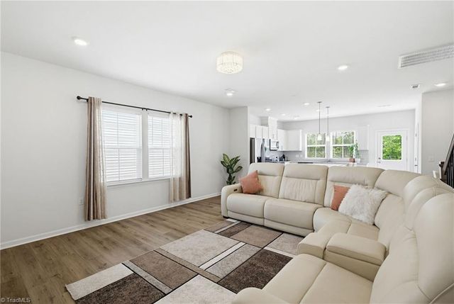 821 Falls Grove Trail, High Point, NC 27265