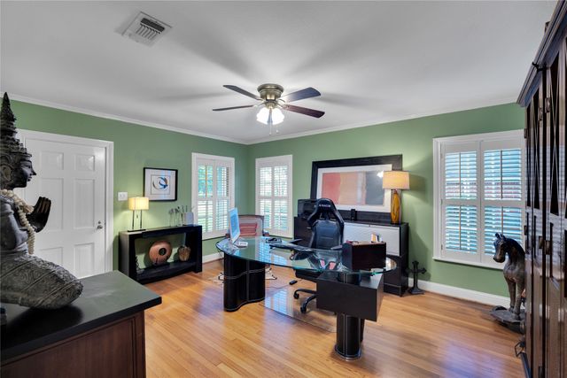 203 N Clay Street, Ennis, TX 75119