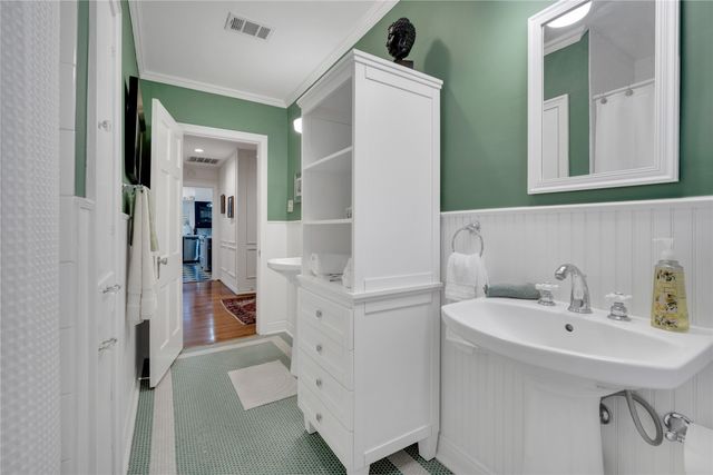 203 N Clay Street, Ennis, TX 75119