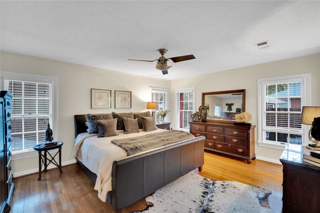 203 N Clay Street, Ennis, TX 75119