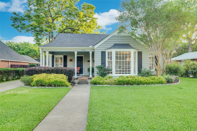 203 N Clay Street, Ennis, TX 75119
