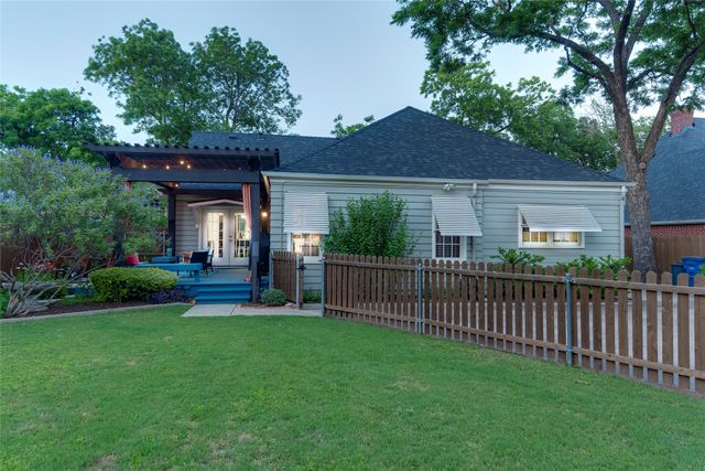 203 N Clay Street, Ennis, TX 75119
