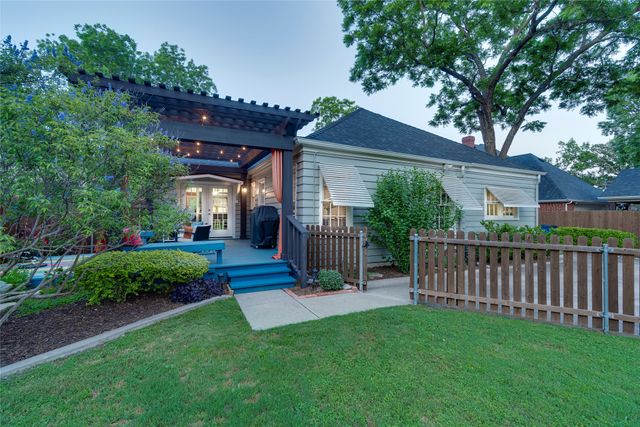 203 N Clay Street, Ennis, TX 75119