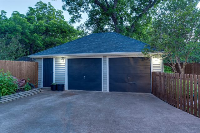 203 N Clay Street, Ennis, TX 75119
