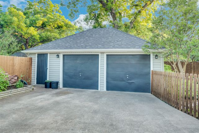 203 N Clay Street, Ennis, TX 75119