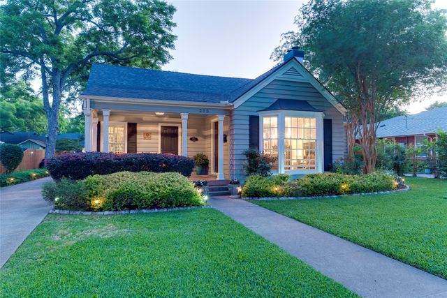 203 N Clay Street, Ennis, TX 75119