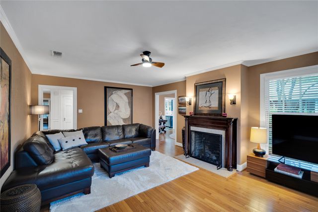 203 N Clay Street, Ennis, TX 75119