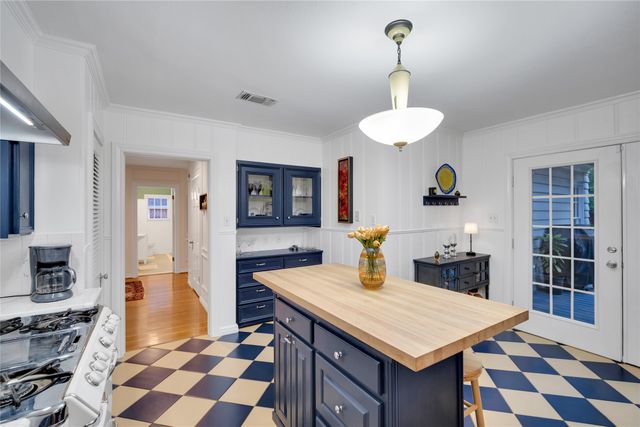 203 N Clay Street, Ennis, TX 75119