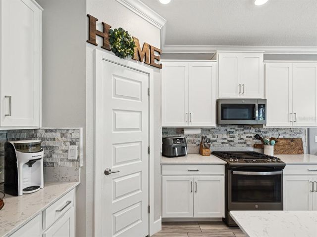 8630 CAMPUS WOODS WAY, New Port Richey, FL 34655