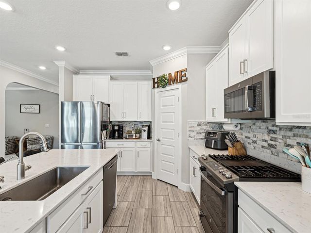 8630 CAMPUS WOODS WAY, New Port Richey, FL 34655