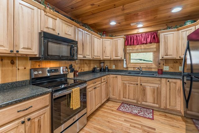 165 Riverview Drive, Robbinsville, NC 28771