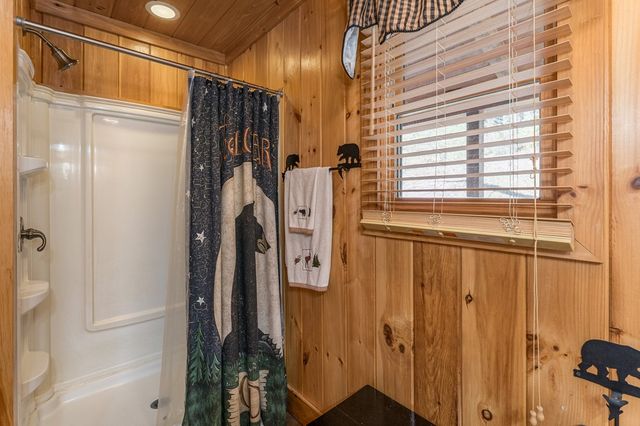 165 Riverview Drive, Robbinsville, NC 28771