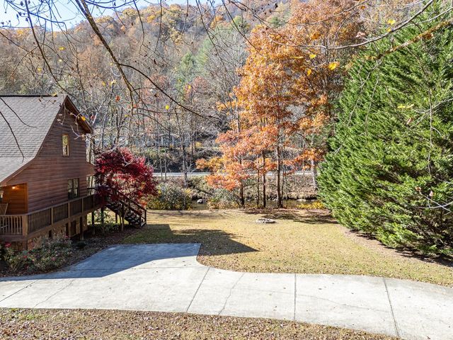 165 Riverview Drive, Robbinsville, NC 28771