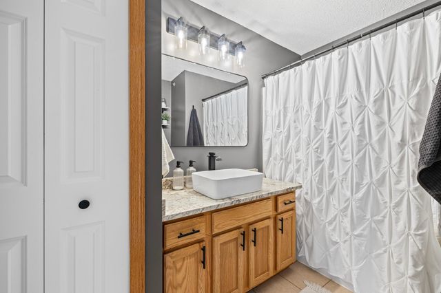 13733 54th Avenue N, Plymouth, MN 55446