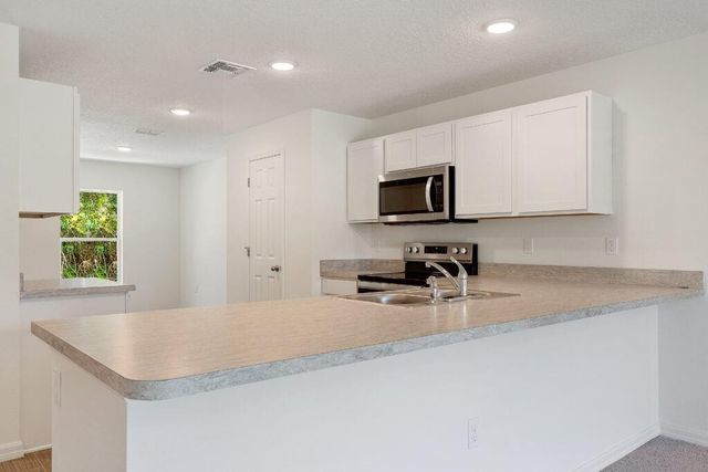 2102 SE HOLLAND ST New, Port St Lucie, FL 34952