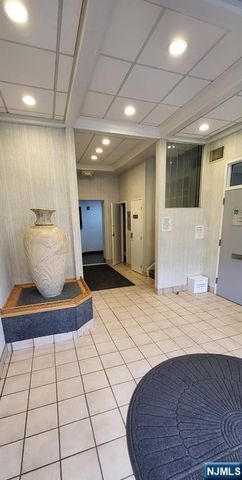 289 Market Street 9, Saddle Brook, NJ 07663