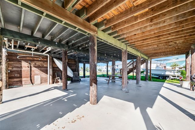 154 Poop Deck Lane, Freeport, TX 77541