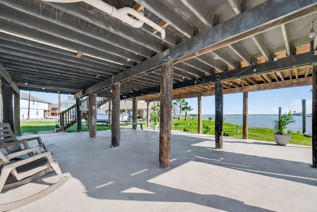 154 Poop Deck Lane, Freeport, TX 77541