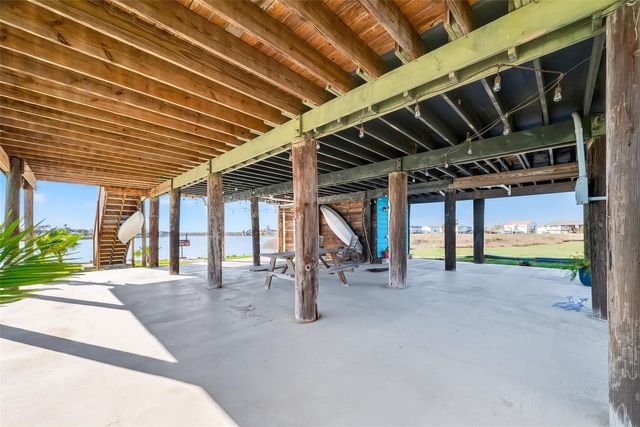 154 Poop Deck Lane, Freeport, TX 77541