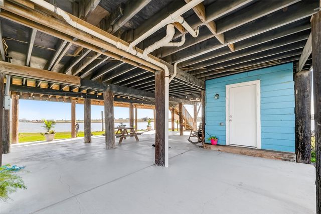 154 Poop Deck Lane, Freeport, TX 77541